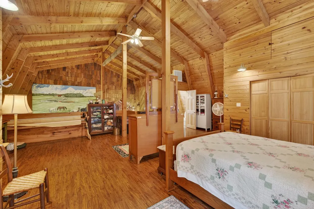 848 Paradise Road Grand Rivers KY 42045