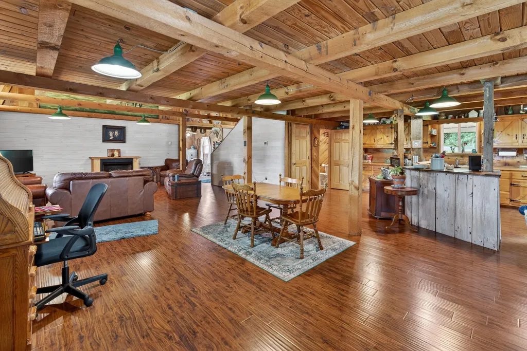 848 Paradise Road Grand Rivers KY 42045