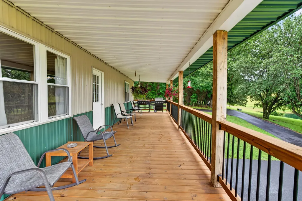 848 Paradise Road Grand Rivers KY 42045