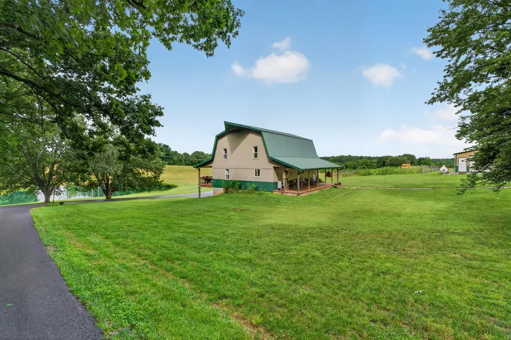 848 Paradise Road Grand Rivers KY 42045