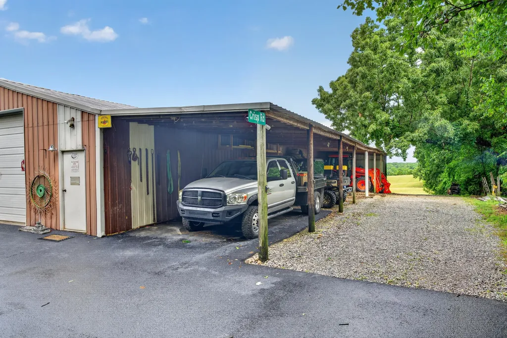 848 Paradise Road Grand Rivers KY 42045