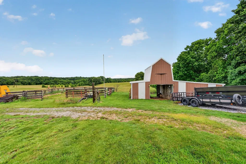 848 Paradise Road Grand Rivers KY 42045