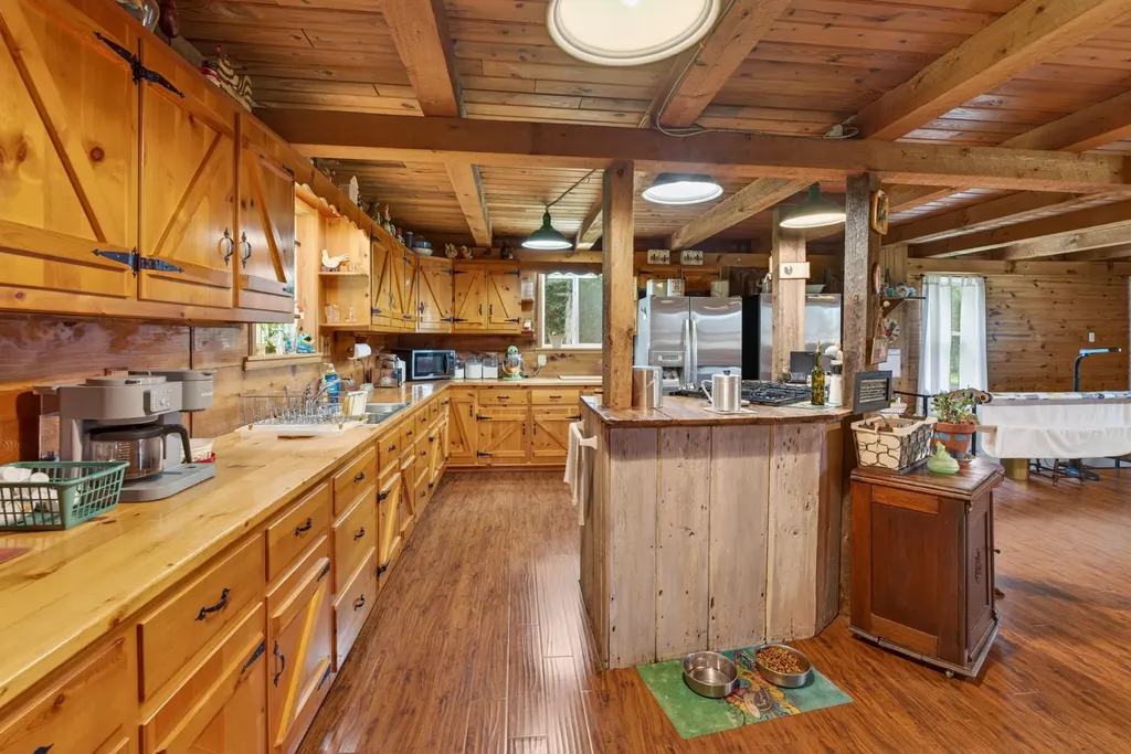 848 Paradise Road Grand Rivers KY 42045