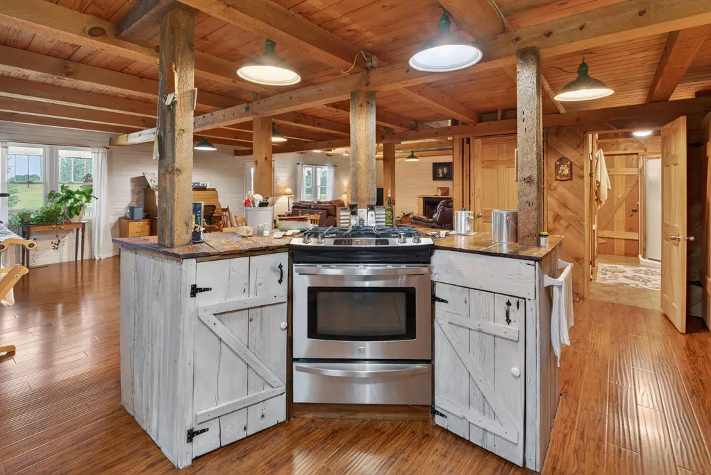 848 Paradise Road Grand Rivers KY 42045