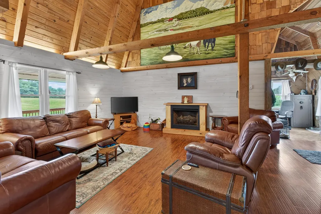 848 Paradise Road Grand Rivers KY 42045