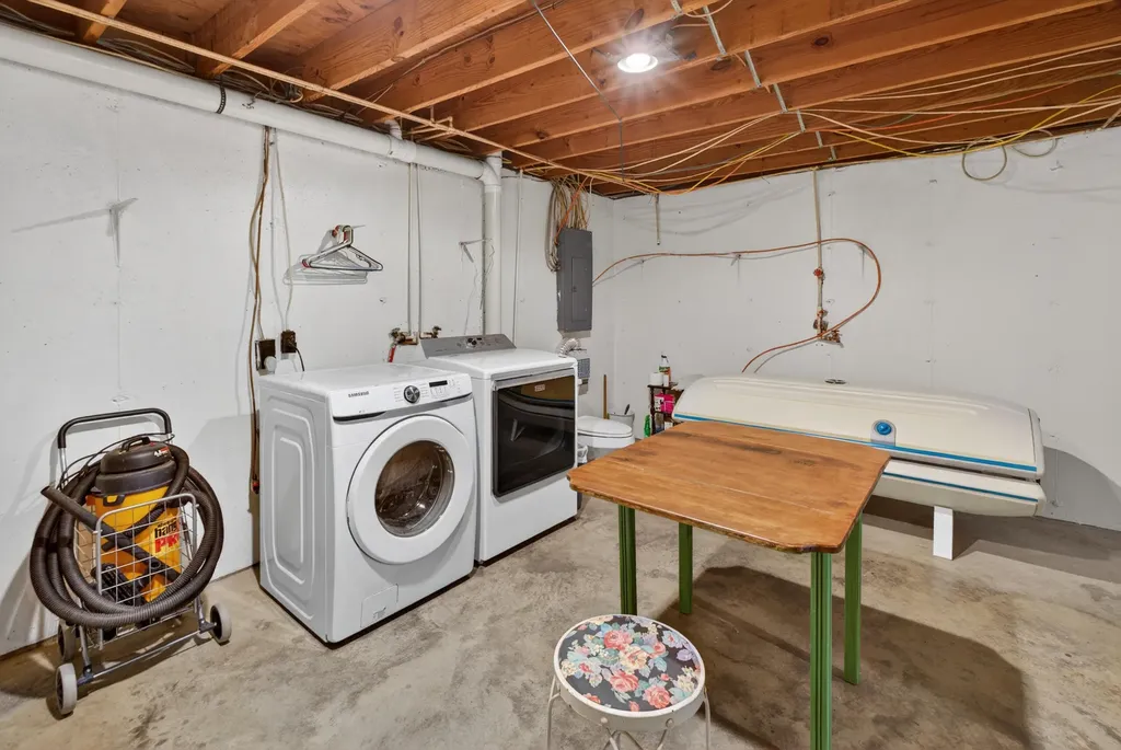 848 Paradise Road Grand Rivers KY 42045