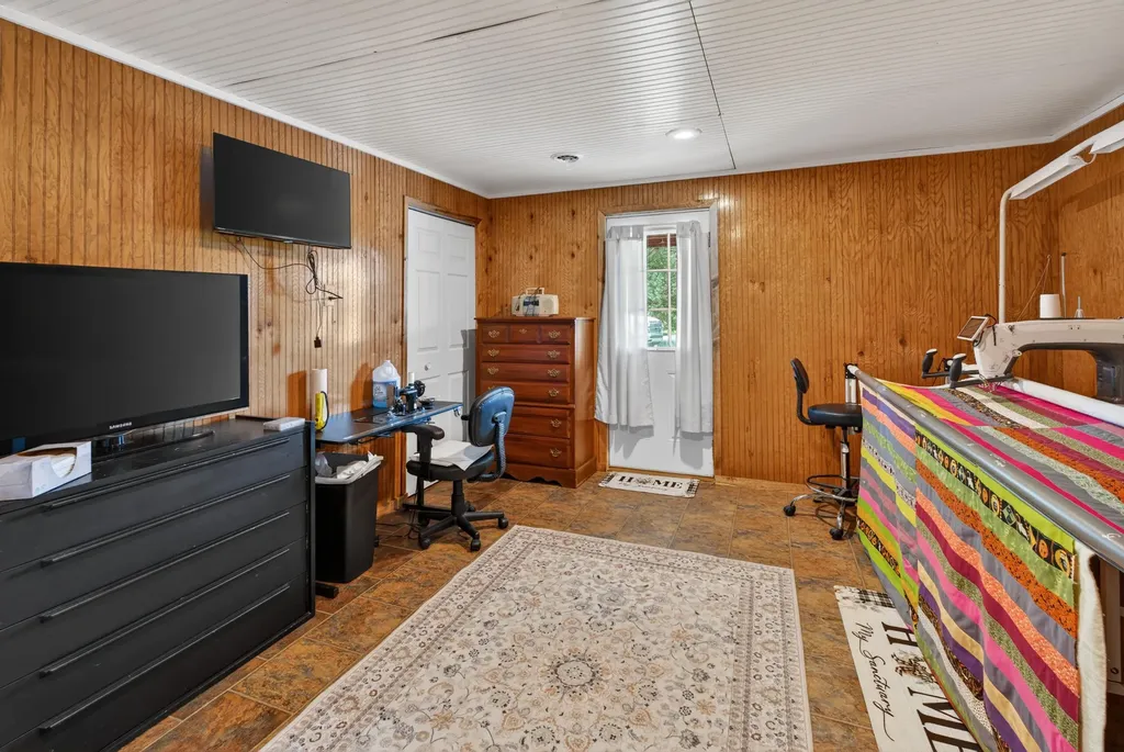 848 Paradise Road Grand Rivers KY 42045