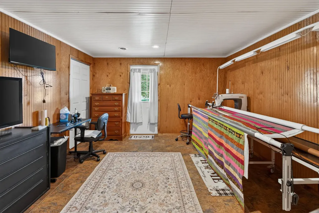 848 Paradise Road Grand Rivers KY 42045