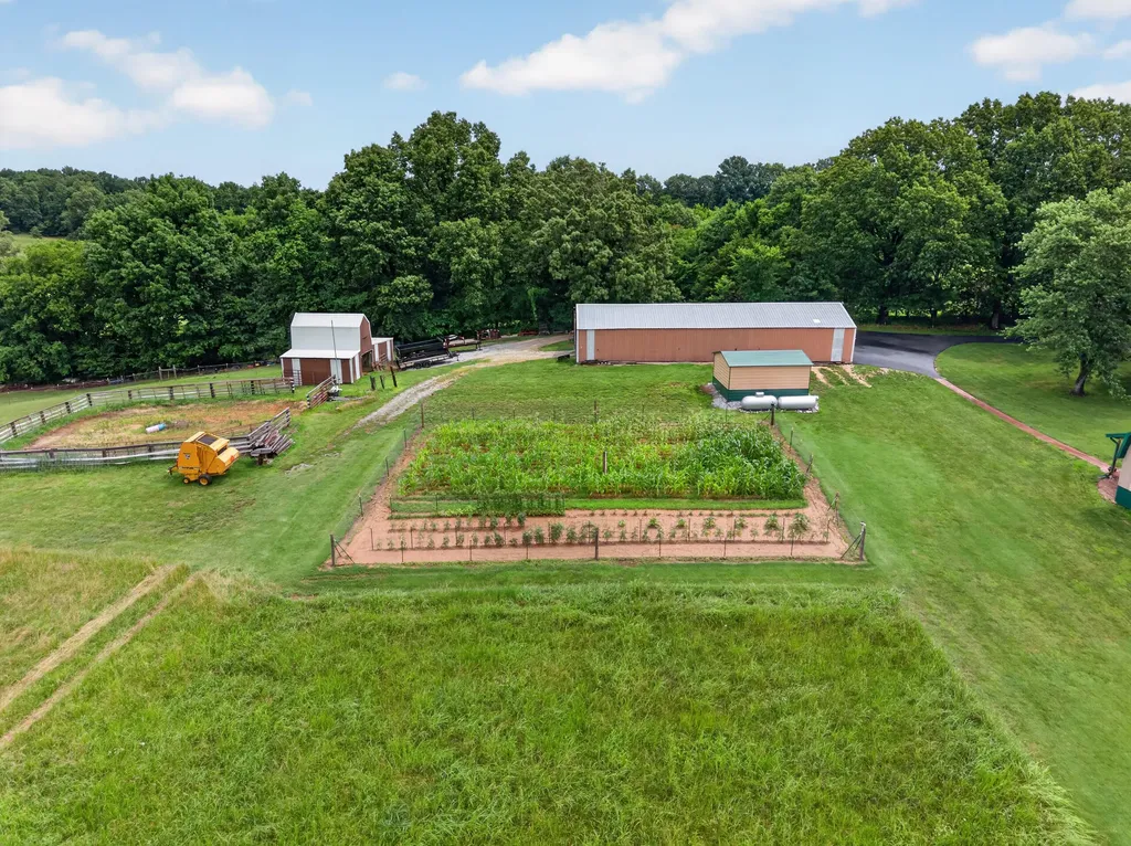 848 Paradise Road Grand Rivers KY 42045