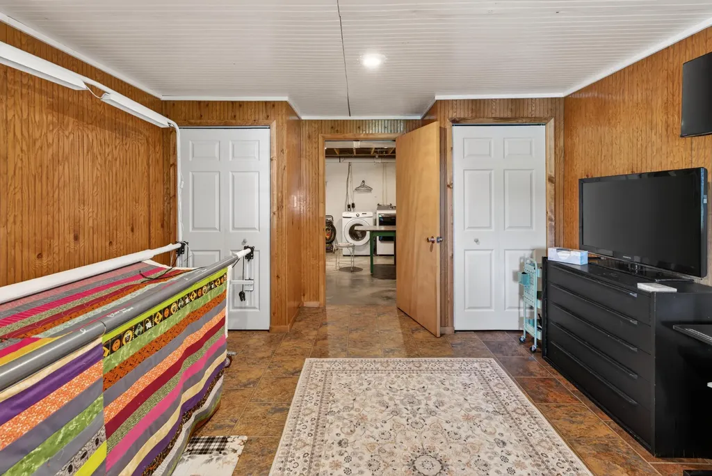 848 Paradise Road Grand Rivers KY 42045