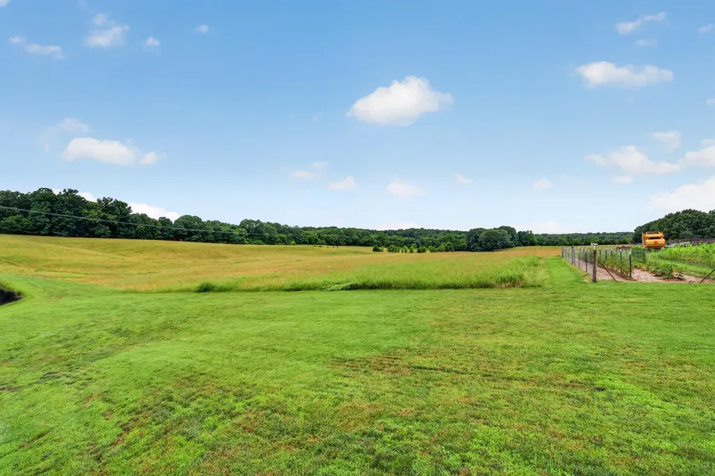 848 Paradise Road Grand Rivers KY 42045