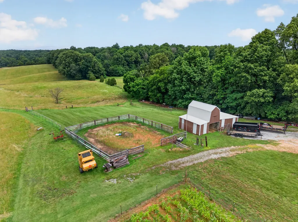 848 Paradise Road Grand Rivers KY 42045