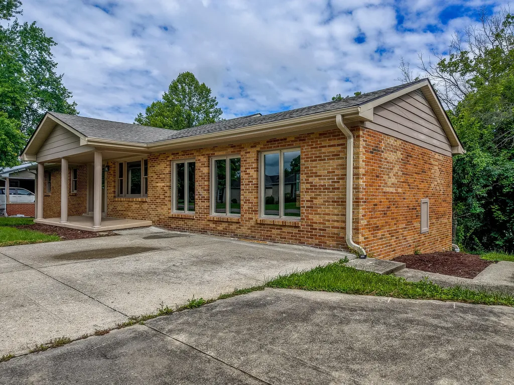 110 Keeton Avenue West Liberty KY 41472