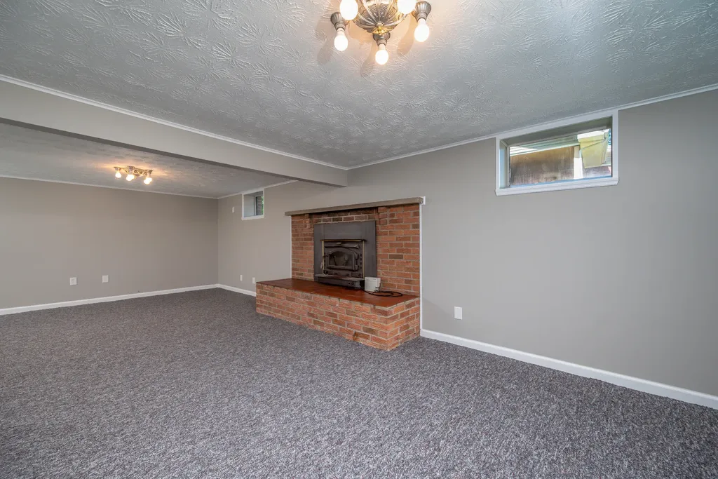 110 Keeton Avenue West Liberty KY 41472