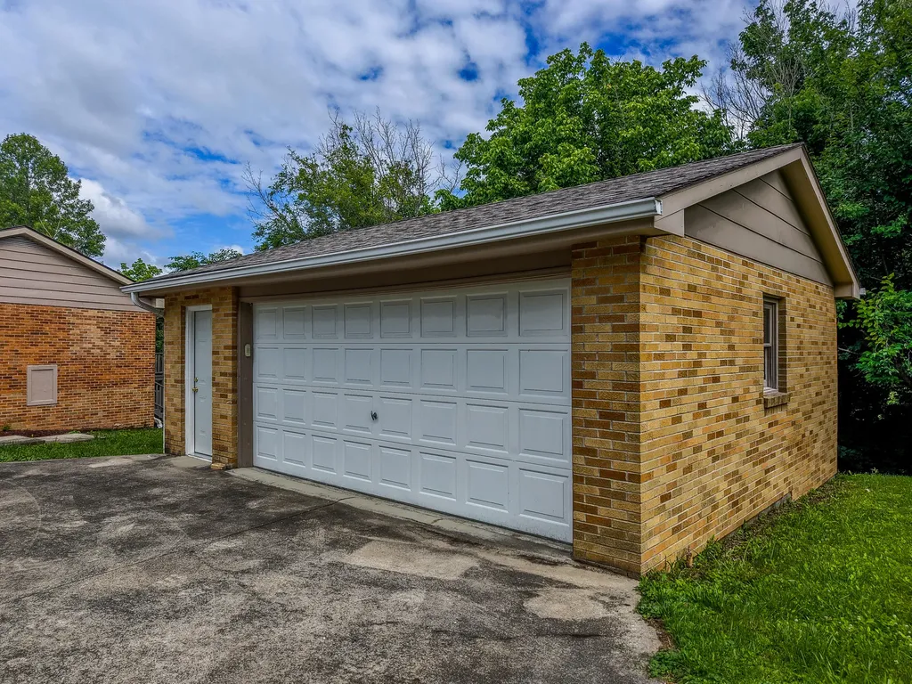 110 Keeton Avenue West Liberty KY 41472