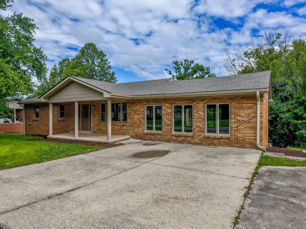 110 Keeton Avenue West Liberty KY 41472