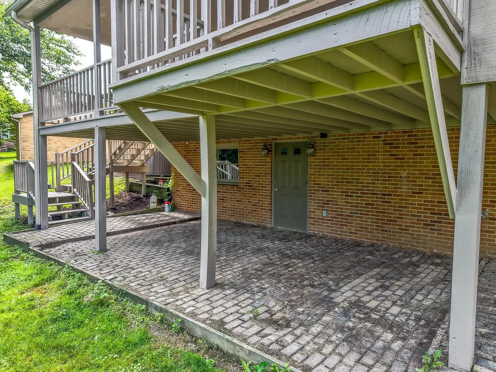 110 Keeton Avenue West Liberty KY 41472