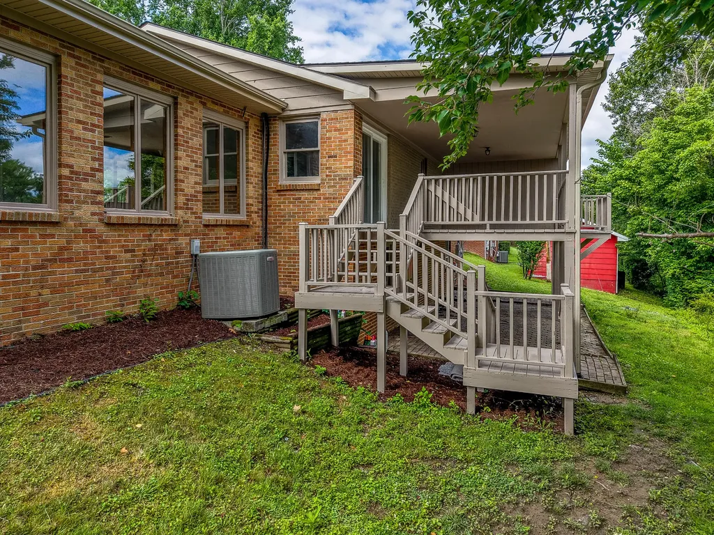 110 Keeton Avenue West Liberty KY 41472