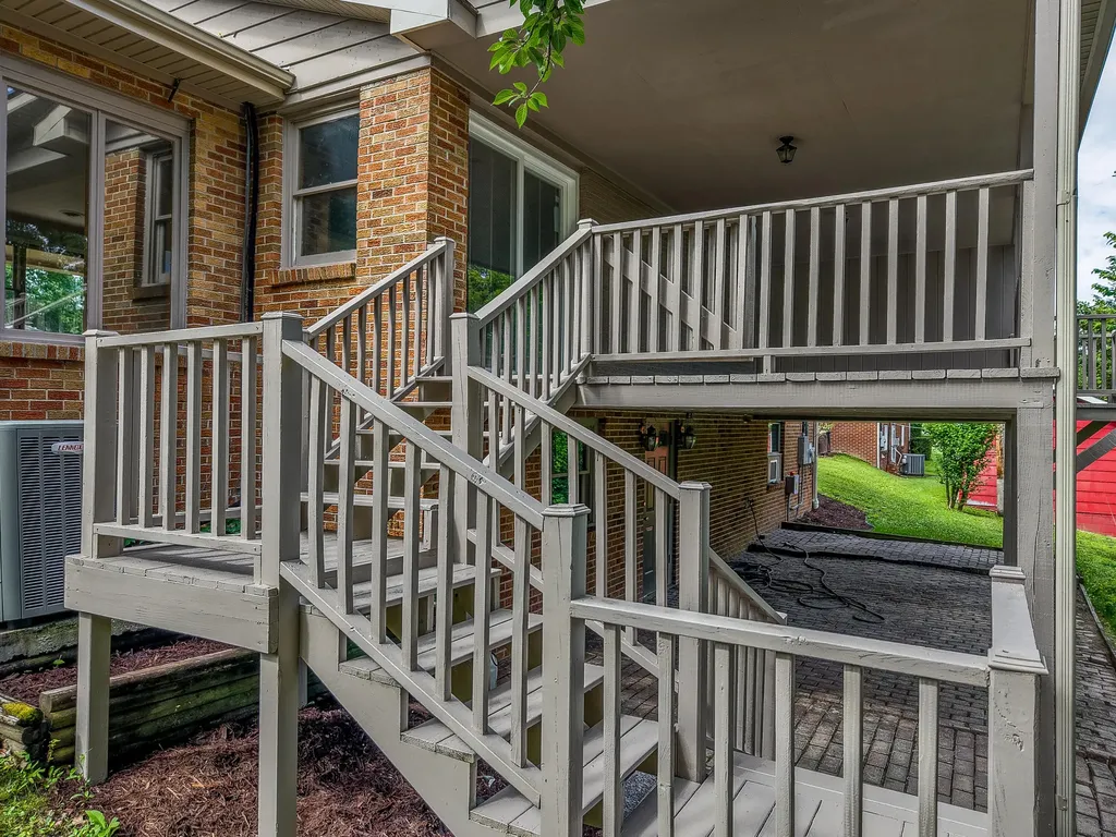110 Keeton Avenue West Liberty KY 41472