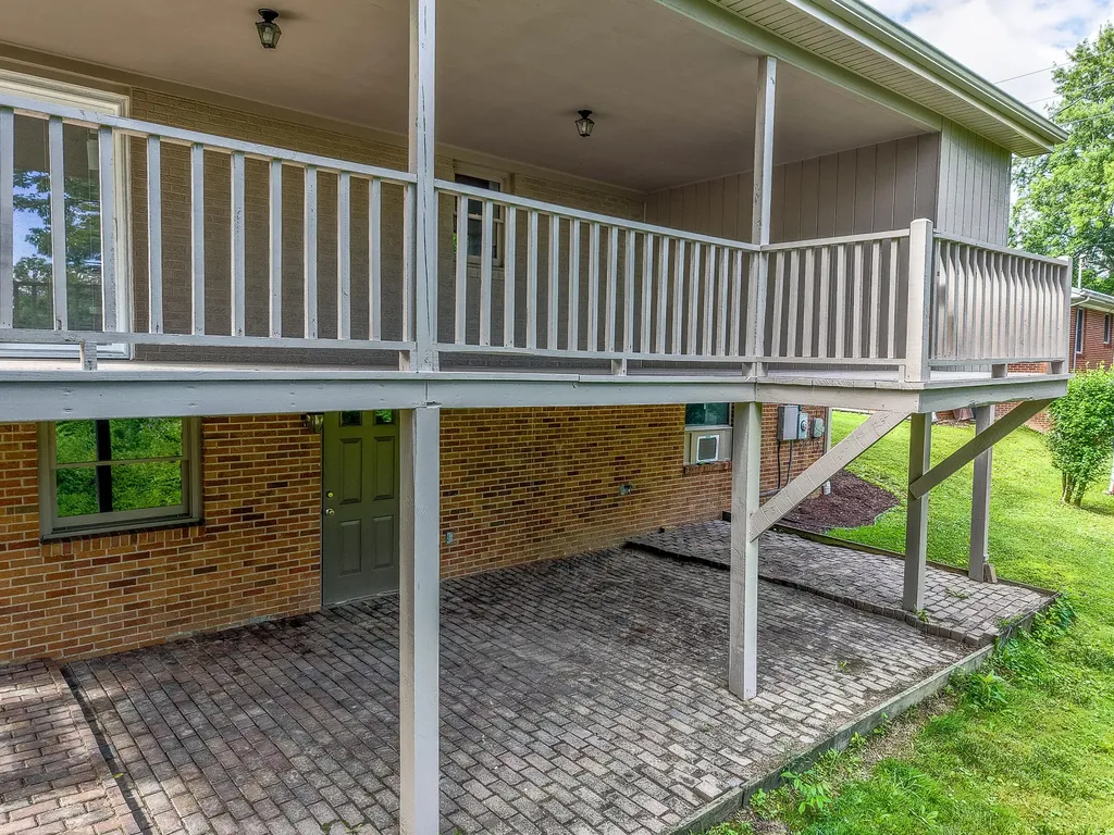 110 Keeton Avenue West Liberty KY 41472