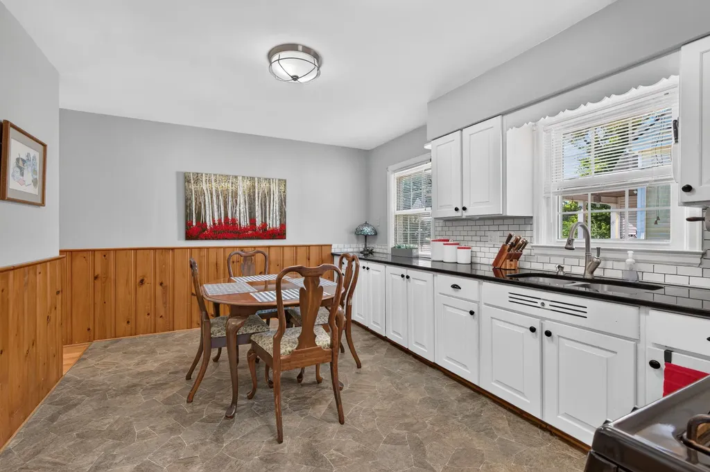 305 1/2 S 3rd Street Nicholasville KY 40356