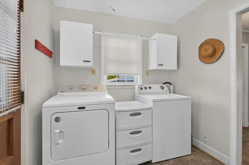 305 1/2 S 3rd Street Nicholasville KY 40356