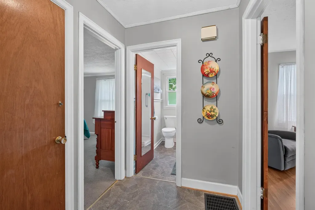 305 1/2 S 3rd Street Nicholasville KY 40356