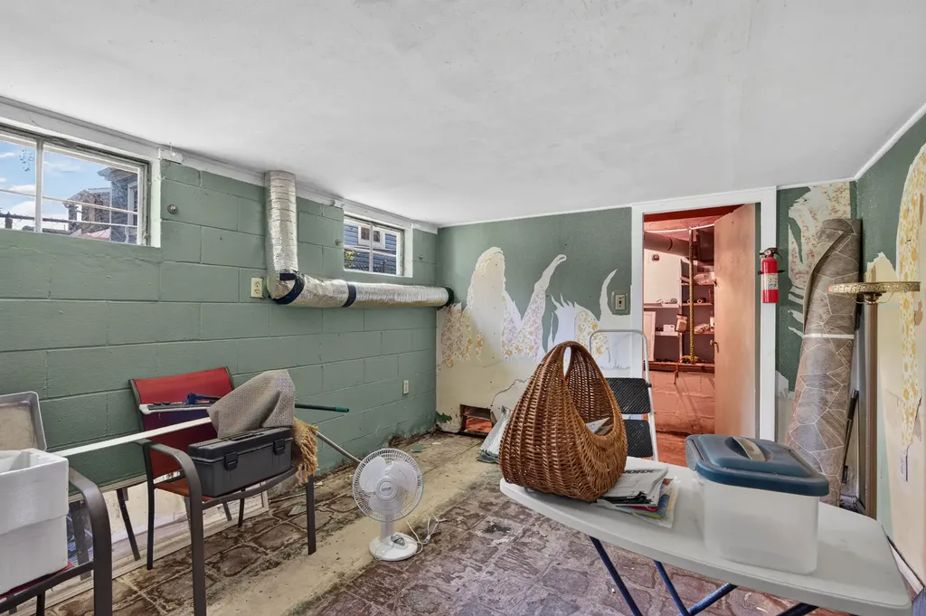 305 1/2 S 3rd Street Nicholasville KY 40356