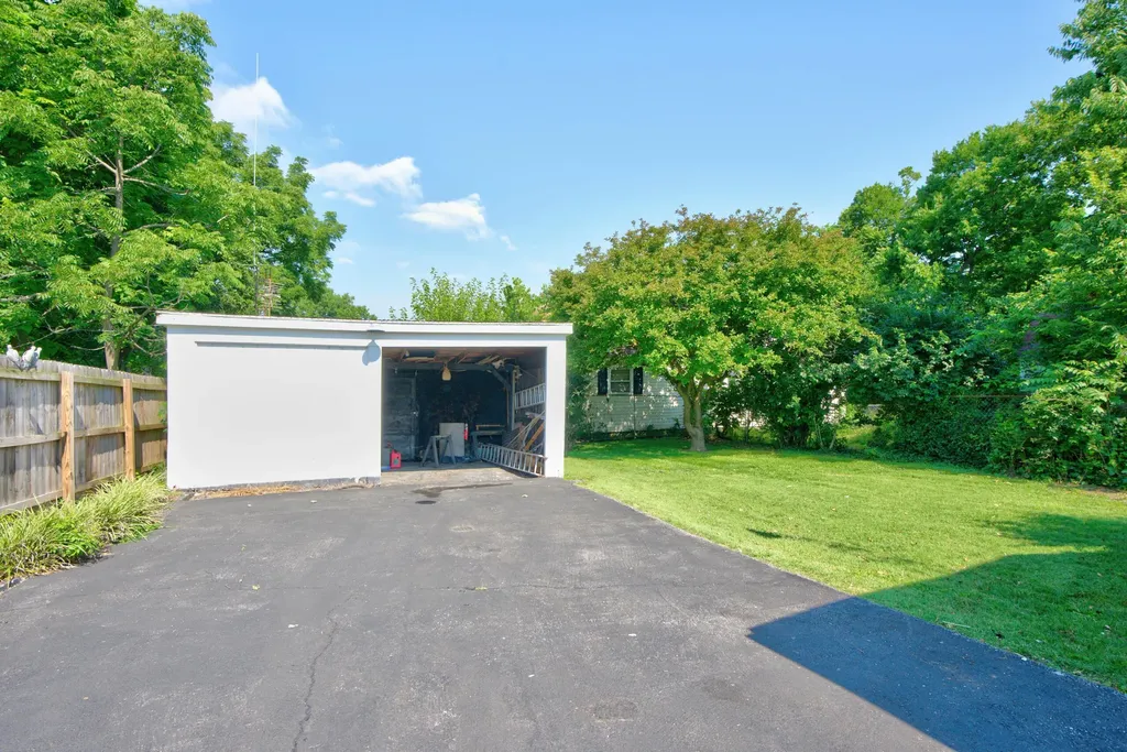 305 1/2 S 3rd Street Nicholasville KY 40356