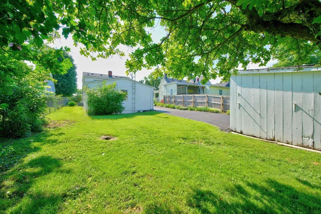 305 1/2 S 3rd Street Nicholasville KY 40356