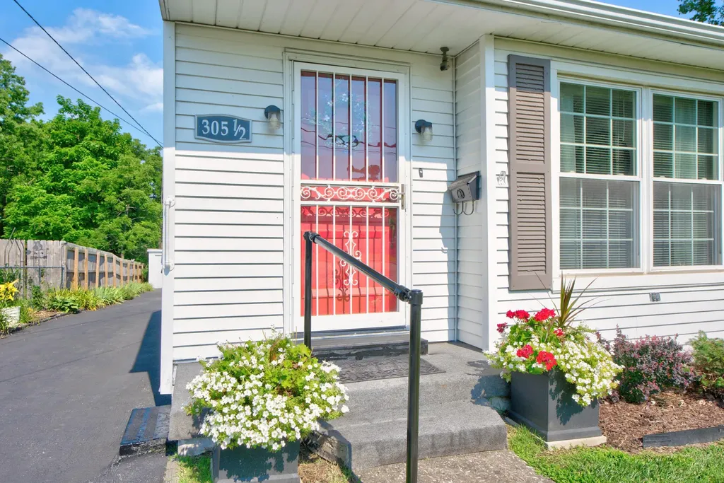 305 1/2 S 3rd Street Nicholasville KY 40356