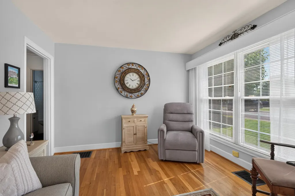 305 1/2 S 3rd Street Nicholasville KY 40356