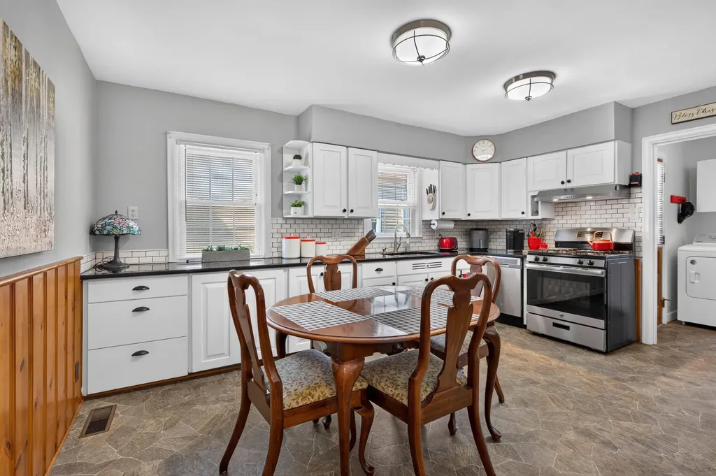 305 1/2 S 3rd Street Nicholasville KY 40356