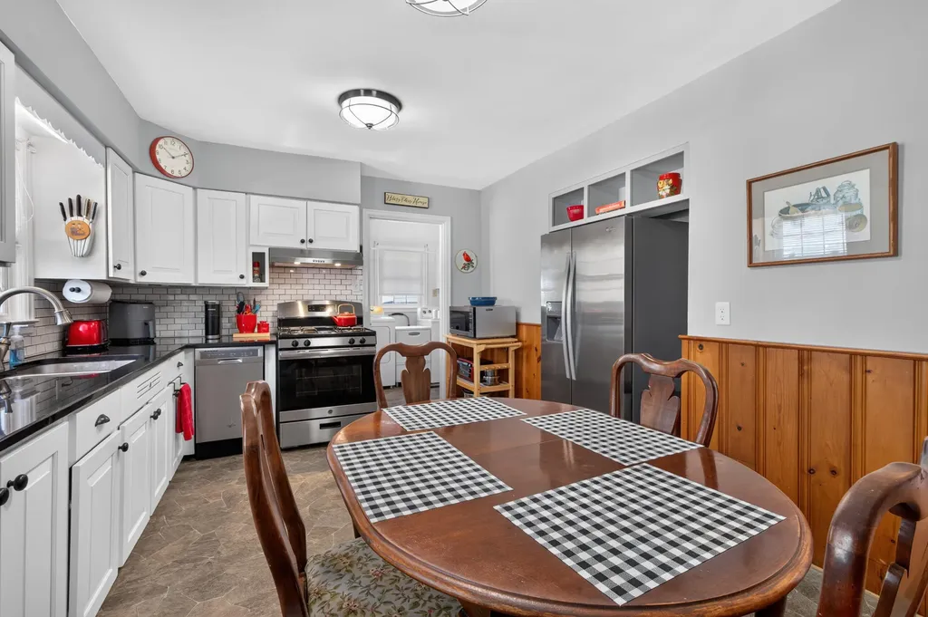 305 1/2 S 3rd Street Nicholasville KY 40356
