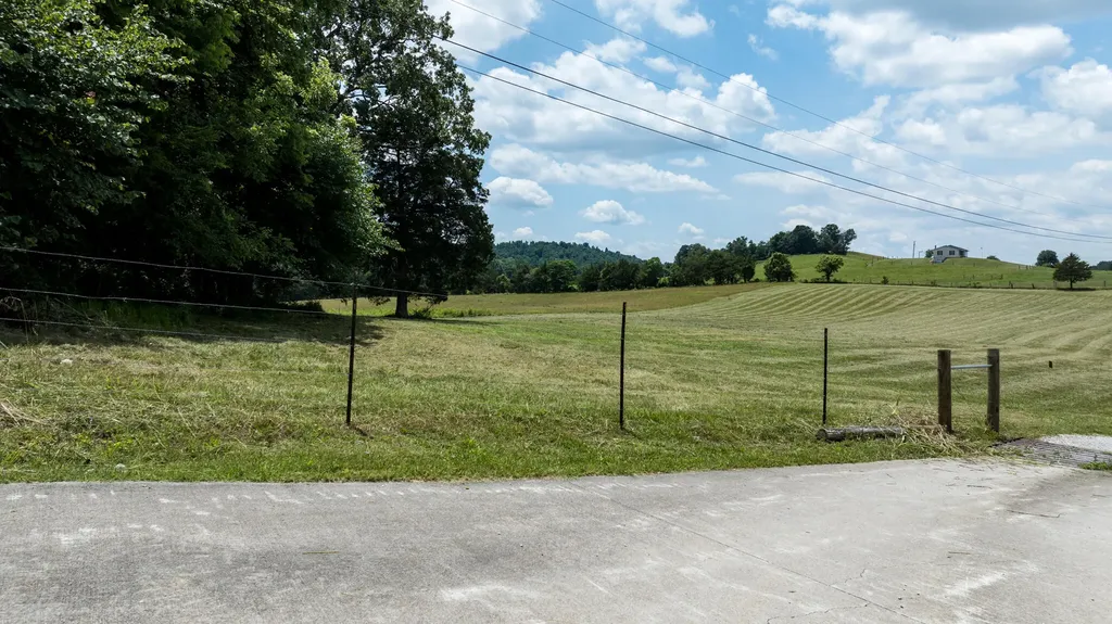 94 Maggie Way Somerset KY 42503