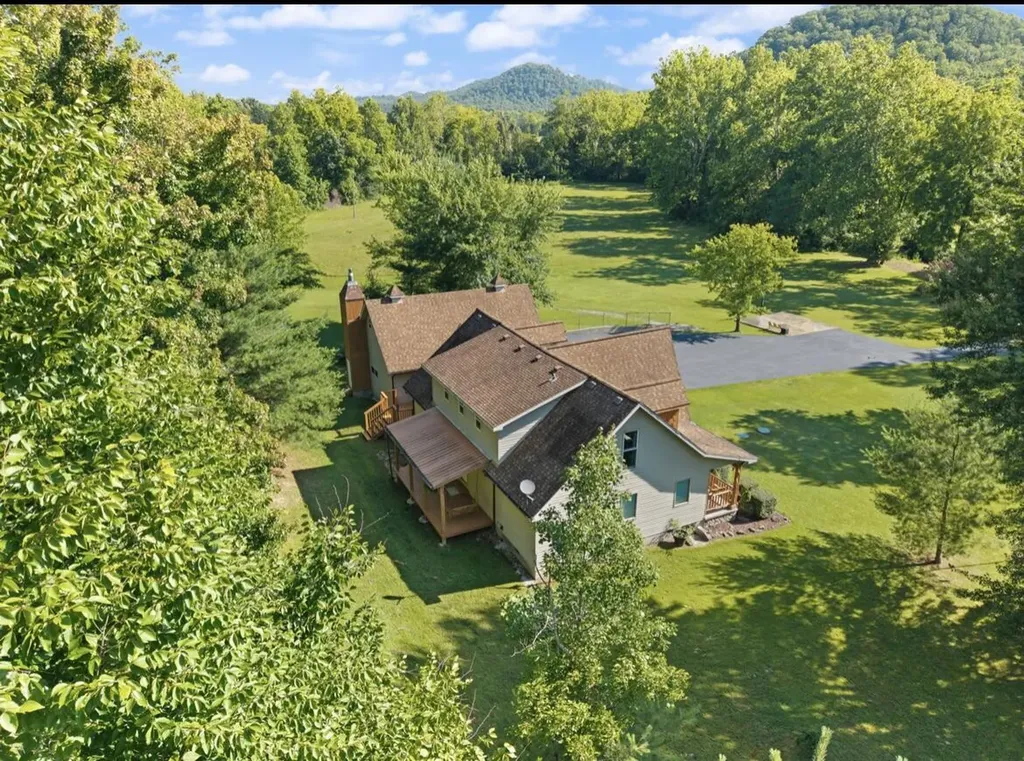 4655 4655 State Highway 1050 Jeffersonville KY 40337