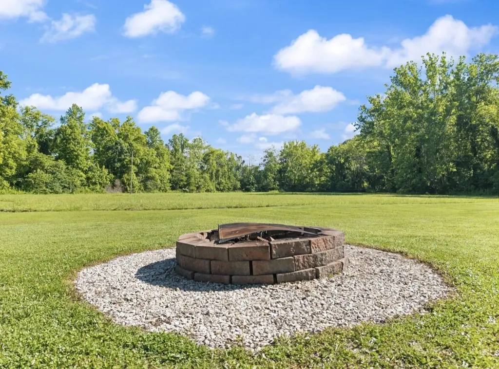 4655 4655 State Highway 1050 Jeffersonville KY 40337