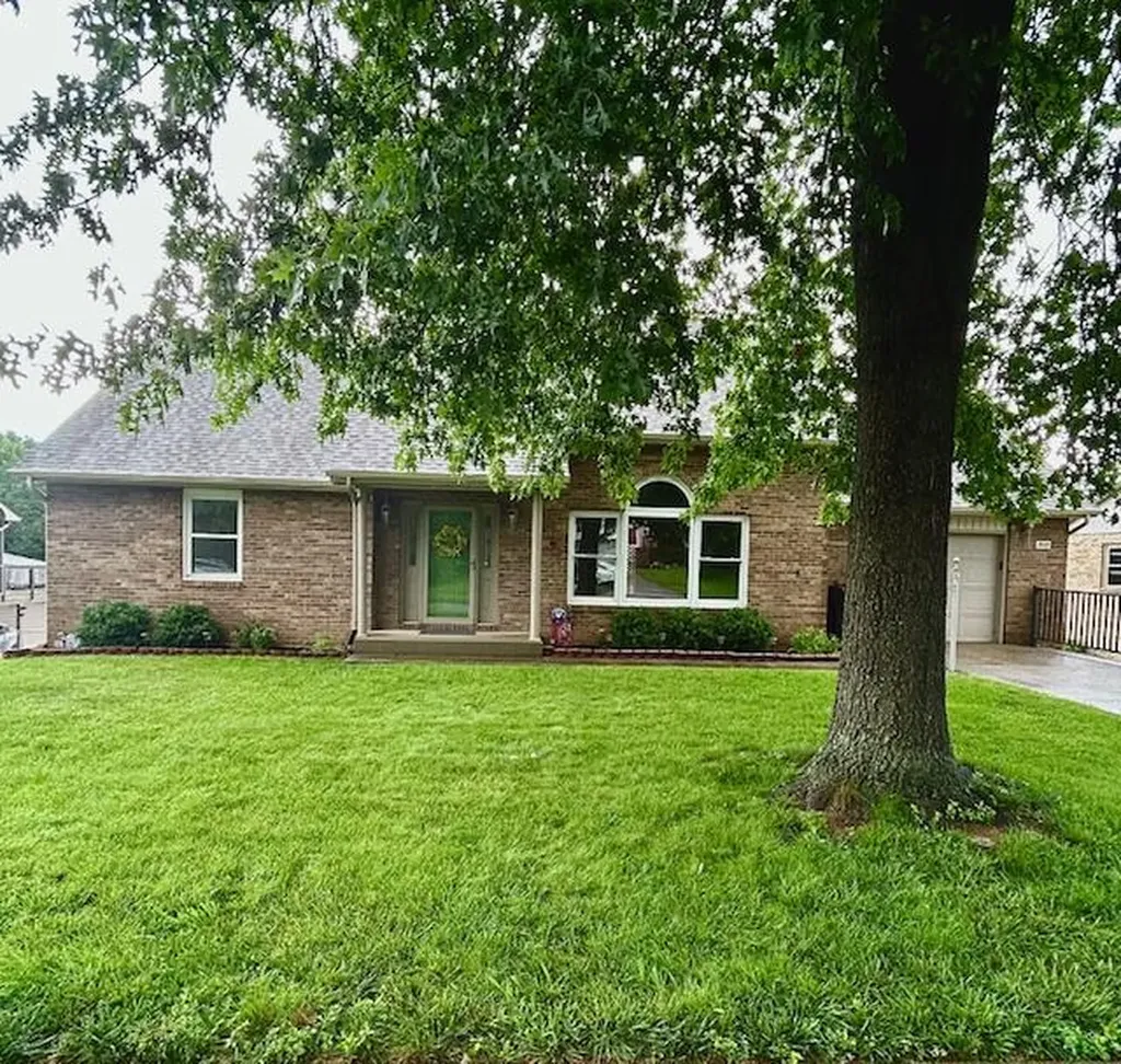 312 Castle Boulevard Paris KY 40361