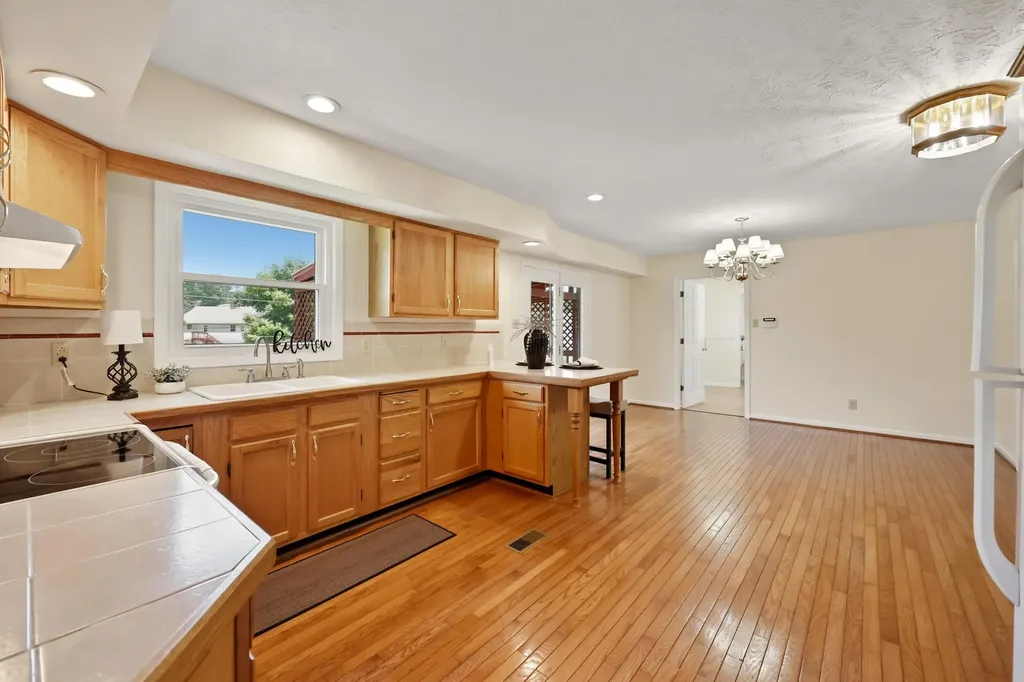 312 Castle Boulevard Paris KY 40361