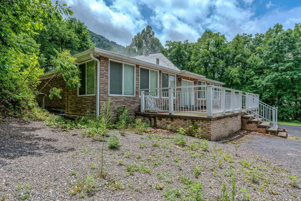 9598 Highway 119 N Jenkins KY 41537