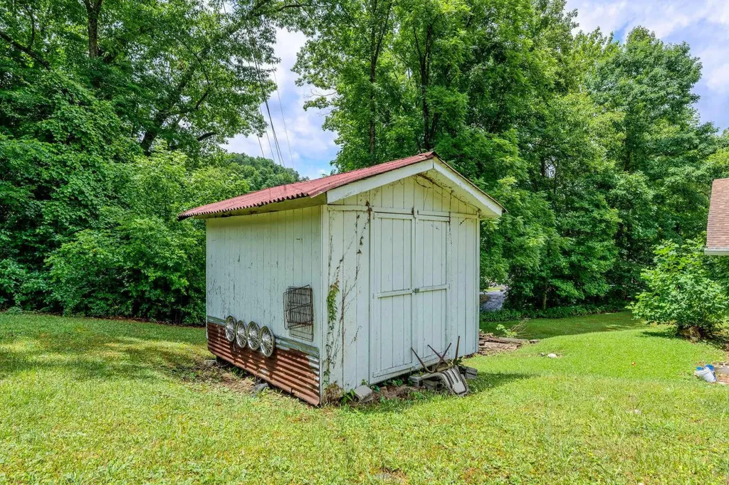 9598 Highway 119 N Jenkins KY 41537