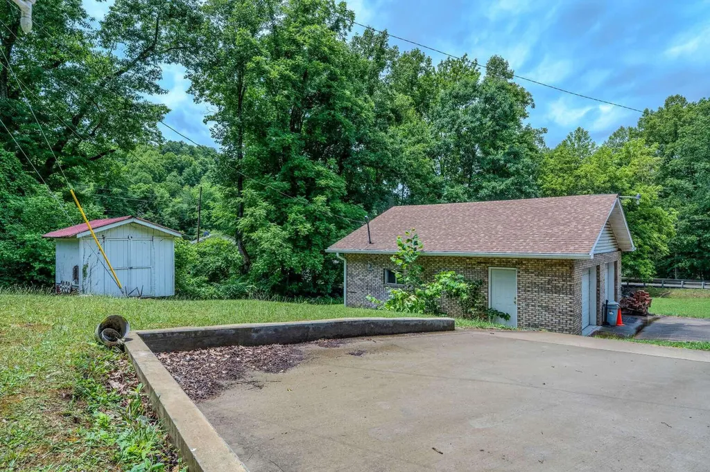 9598 Highway 119 N Jenkins KY 41537