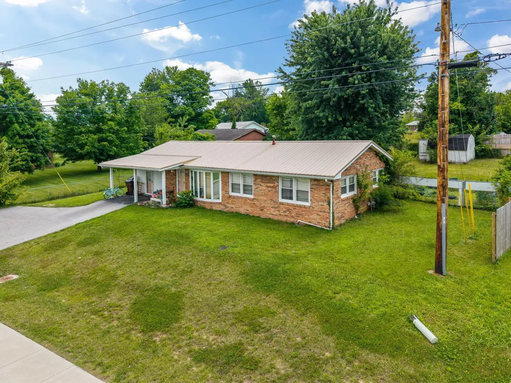 758 N Main Street Stanton KY 40380