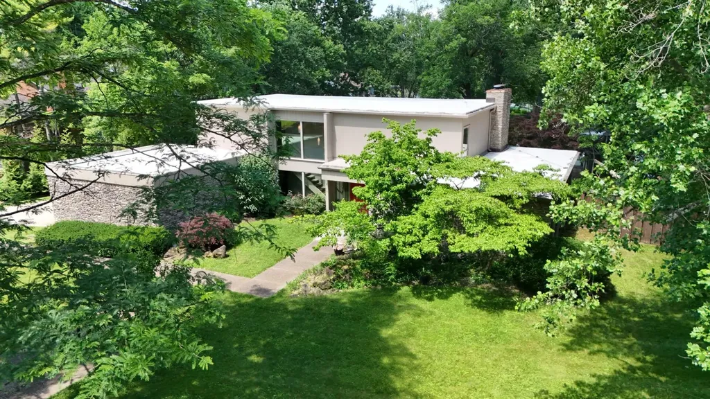 2049 Lakeside Drive Lexington KY 40502