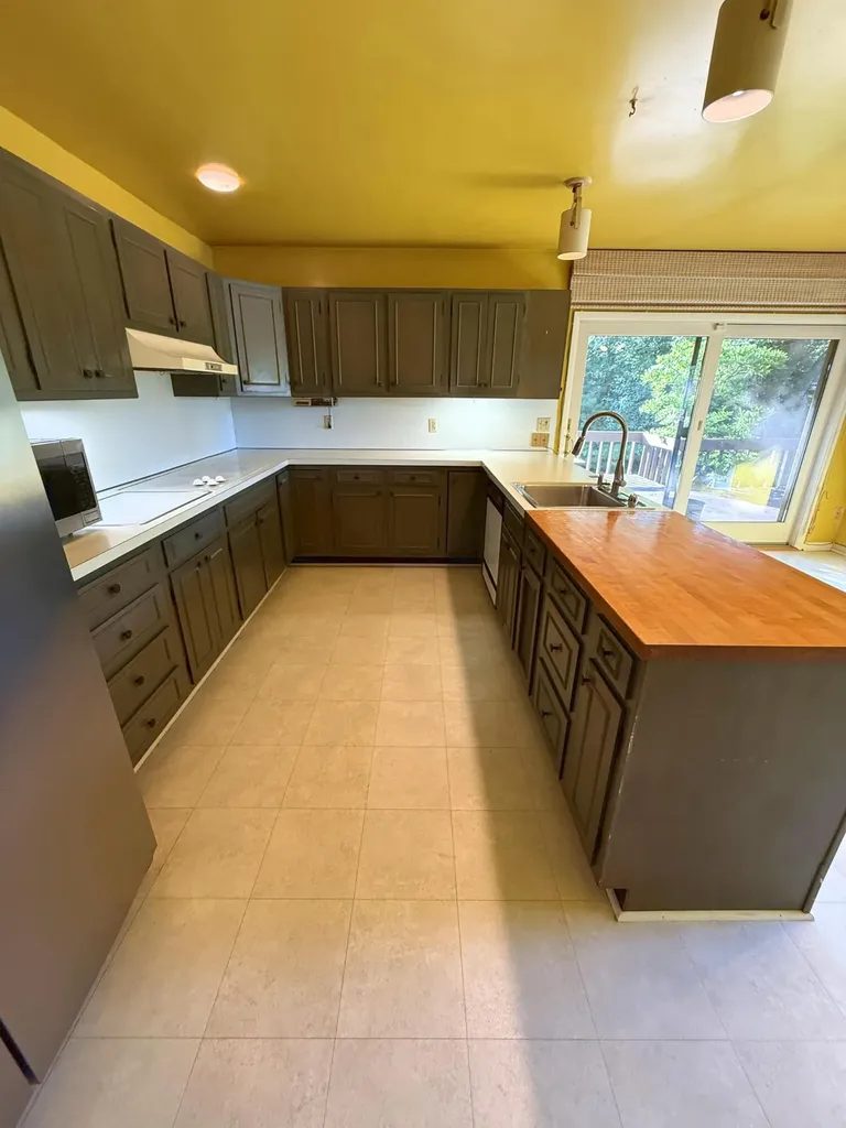 2049 Lakeside Drive Lexington KY 40502