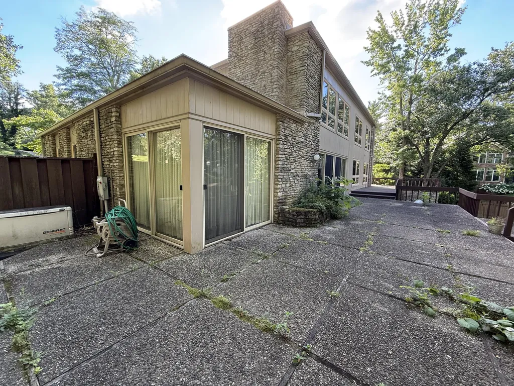 2049 Lakeside Drive Lexington KY 40502
