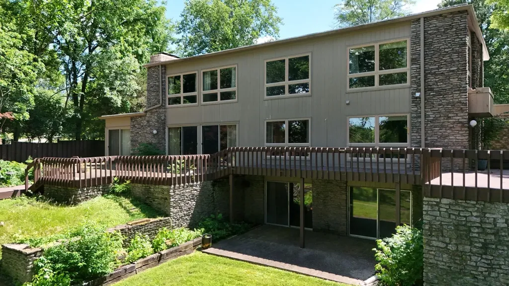 2049 Lakeside Drive Lexington KY 40502