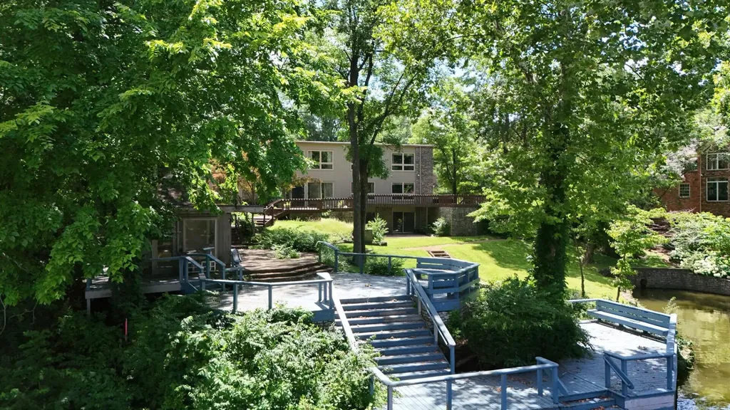 2049 Lakeside Drive Lexington KY 40502