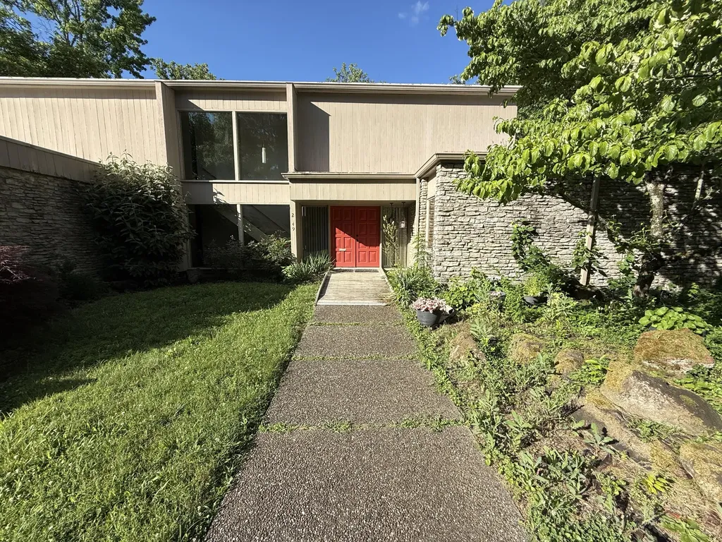 2049 Lakeside Drive Lexington KY 40502