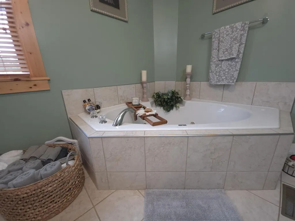 22 Elly Avenue Russell Springs KY 42642